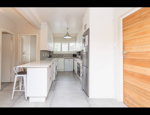 2 BEDROOM APARTMENT RENTED IN SEA POINT